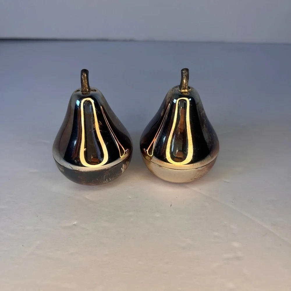 Silver Plate Pear Shaped Salt and Pepper Shakers Stems Heavy Vintage Classic.‎